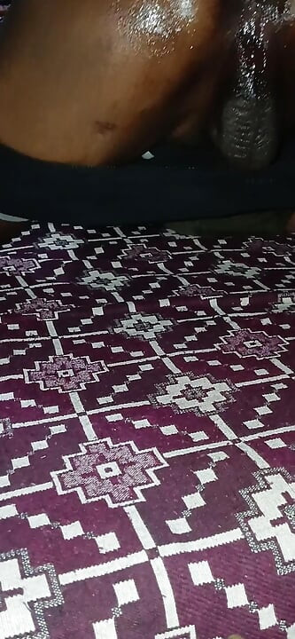 Yuv lagi asik masturbasi sambil bersenang-senang sama teman mudanya kadom