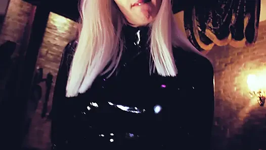 Eva lateks panas bermain dengan kontol cbt mainan bdsm kink femdom fetish milf dewasa nyonya pirang