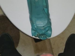 Quick cum on asian lady shoes