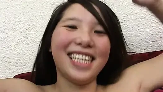 Стриптиз-интервью Ли-Чи