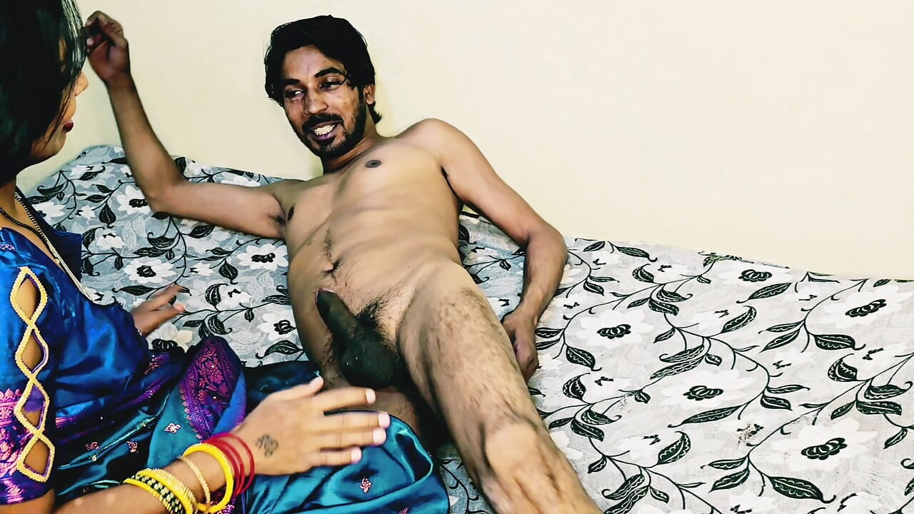 Invitata alla mia sexy fidanzata del villaggio a casa sua, la mia fidanzata mi ha fatto molto caldo, ha fatto sesso audio con molto calore.
