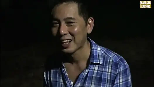 Сельский побег, где свободные духом зрелые женщины обнимают свободу взрослых под открытым небом - сцена.2