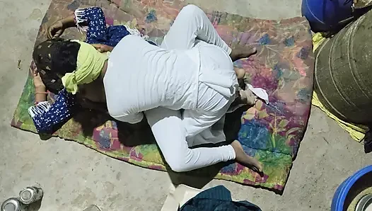 Heißes sexy süßes mädchen aus einem desi-dorf in einem punjabi-kleid