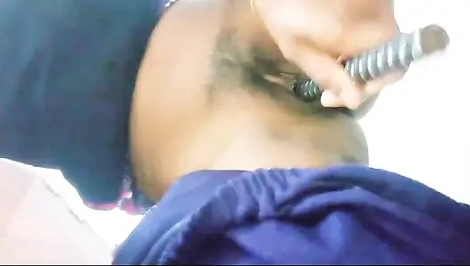 Мою красивую киску трахают неподвижно.