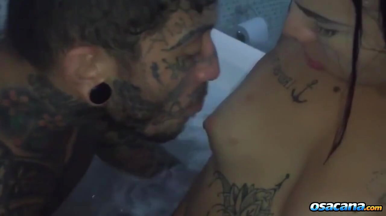 Young Beautiful Transvestite Hot Giving Her Ass to the Tattooed Gifted