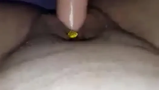 Aku lagi asik ngentot memekku pakai dildo sambil pakai butt plug