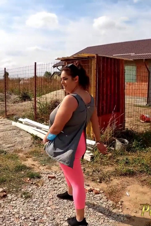 Fat girl pee a lot trough her tights