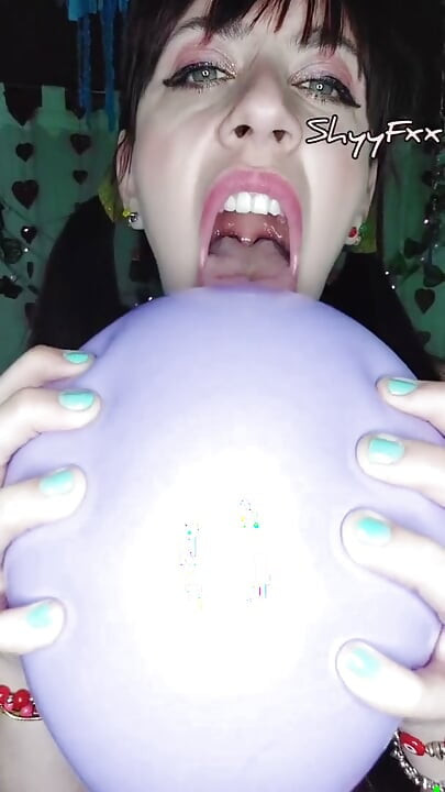 Shyyfxx Happy Carnival! Playing with Balloons All Over My Body- Looner Fetish