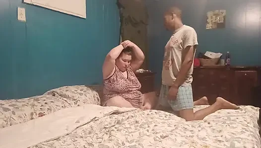 Грязная Lynn Love занимается с большим черным хуем