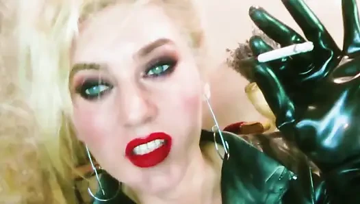 Succubus amcığını inkar ediyor