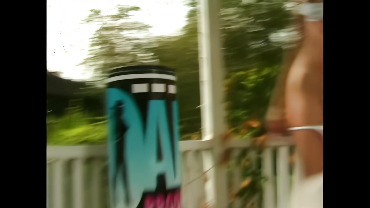 Ένα καυτό νεαρό κορίτσι γαμήθηκε δυνατά στο ντους