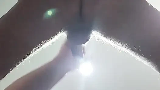 Сосу хуй и получаю полный рот моей спермы