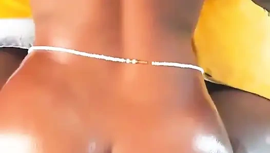 Cewek ini ngebiarin aku ngentot pantatnya, setelah sepong kontol lama!