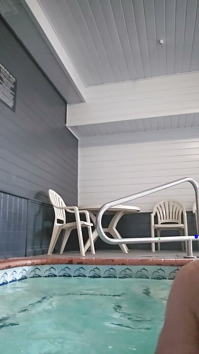 Timp de relaxare în jacuzzi la motel
