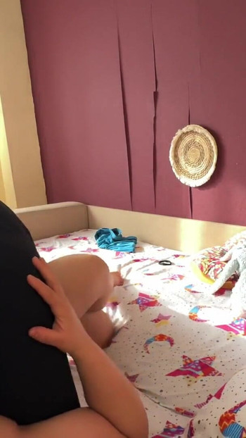 她像机器一样骑着这个家伙！ | 短片 2