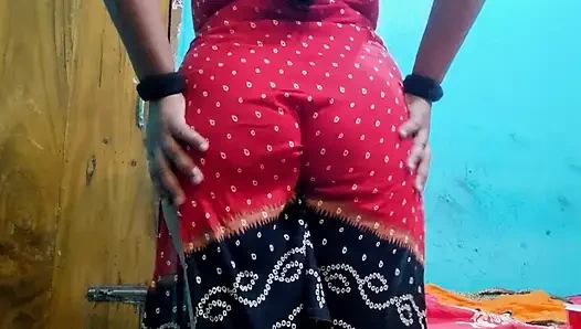 Gadis sange dengan memek tembus pandang ini nggak sabar dientot habis-habisan sama kontol besar