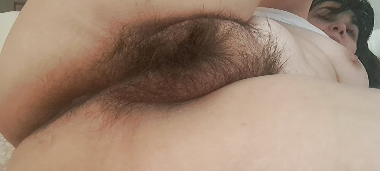 ,playing with hairy pussy