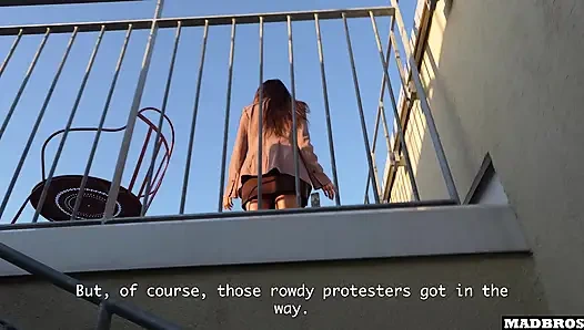 An Arrogant Australian Journalist Caught Spreading Fake News Live On Air And Fucked To Avoid Being Called Out !!!