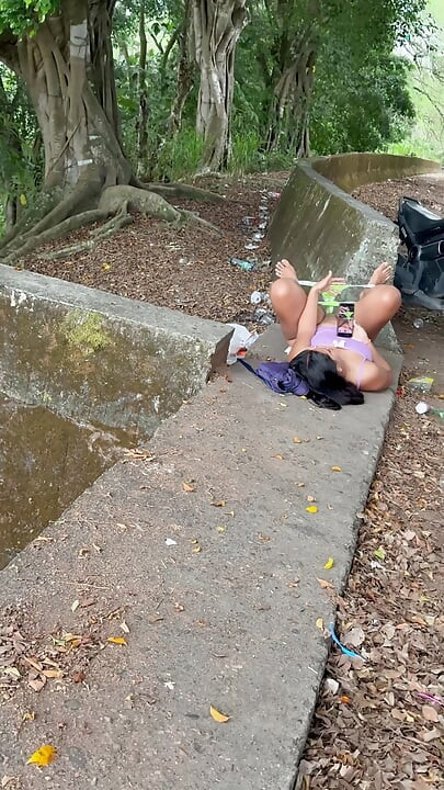 Oh neighbor, you got caught fingering in that pussy hahaha how delicious how she masturbates