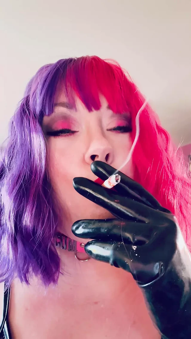 Chubby Cougar Tina Snua Smokes A Cork Tipped Cigarette In Latex Gloves -