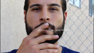 Fétiche du tabagisme - vidéo du vendredi en train de fumer et de cracher