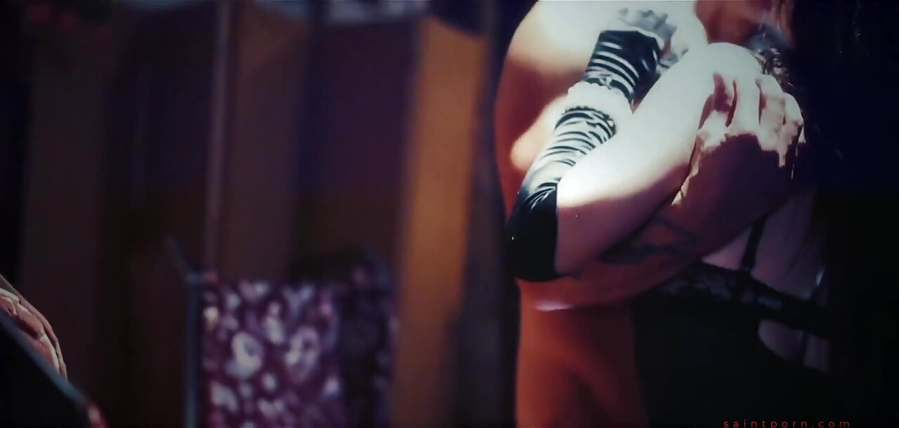 Sasha Rose recibe una carga en la cara