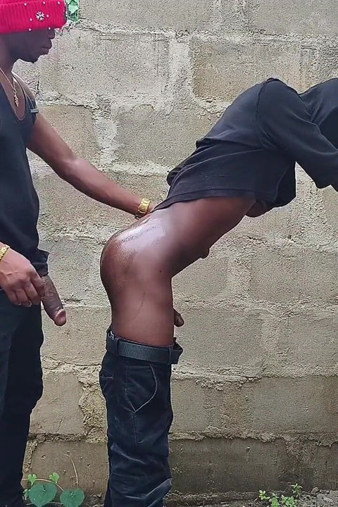 Bend Ebony Creamy Bussy in an Uncompleted Building