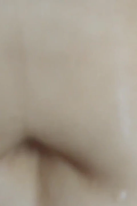 根据你的要求, 我把一部分尿液给了你的嘴里