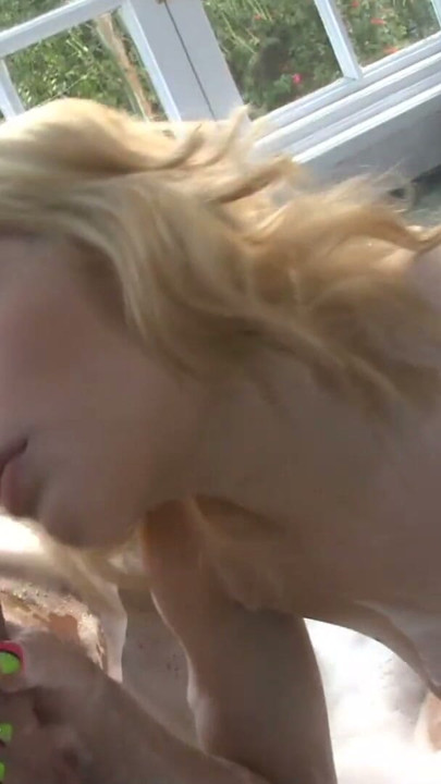 Das Blonde Weib bumst am liebsten in der Badewanne | Clip 1
