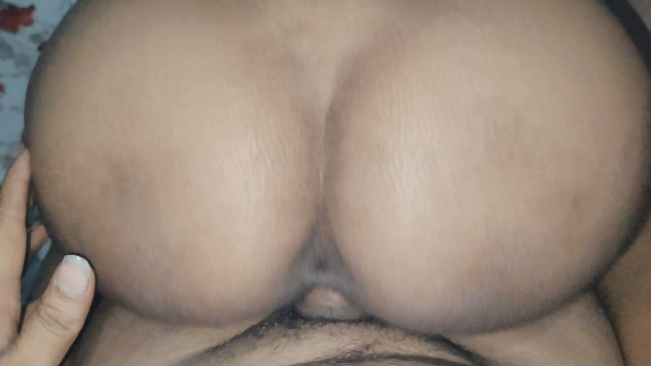 Desi Queen 01 - Secret Passion On Mehandi Night