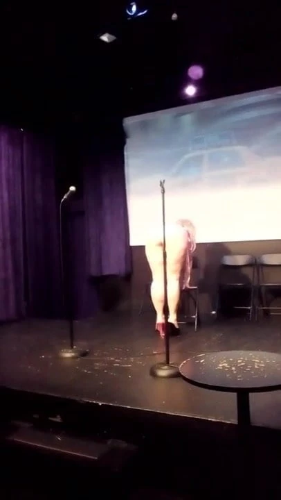 Sexy blonde booty twerk  aCapella  performance