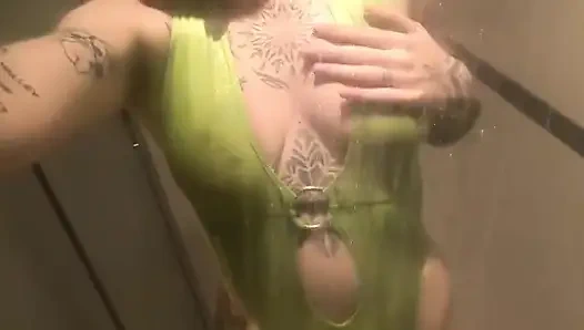 Wetlook obsession duş tulumu sikişi, kaygan dildo yolculuğu ve büyük boşalma