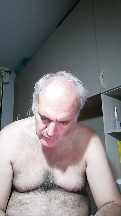 ¡Me meo y me meo un dedo en el culo y me masturbo durante 2 horas!