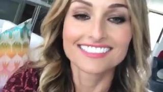 Giada De Laurentiis cleavy vid clip 02