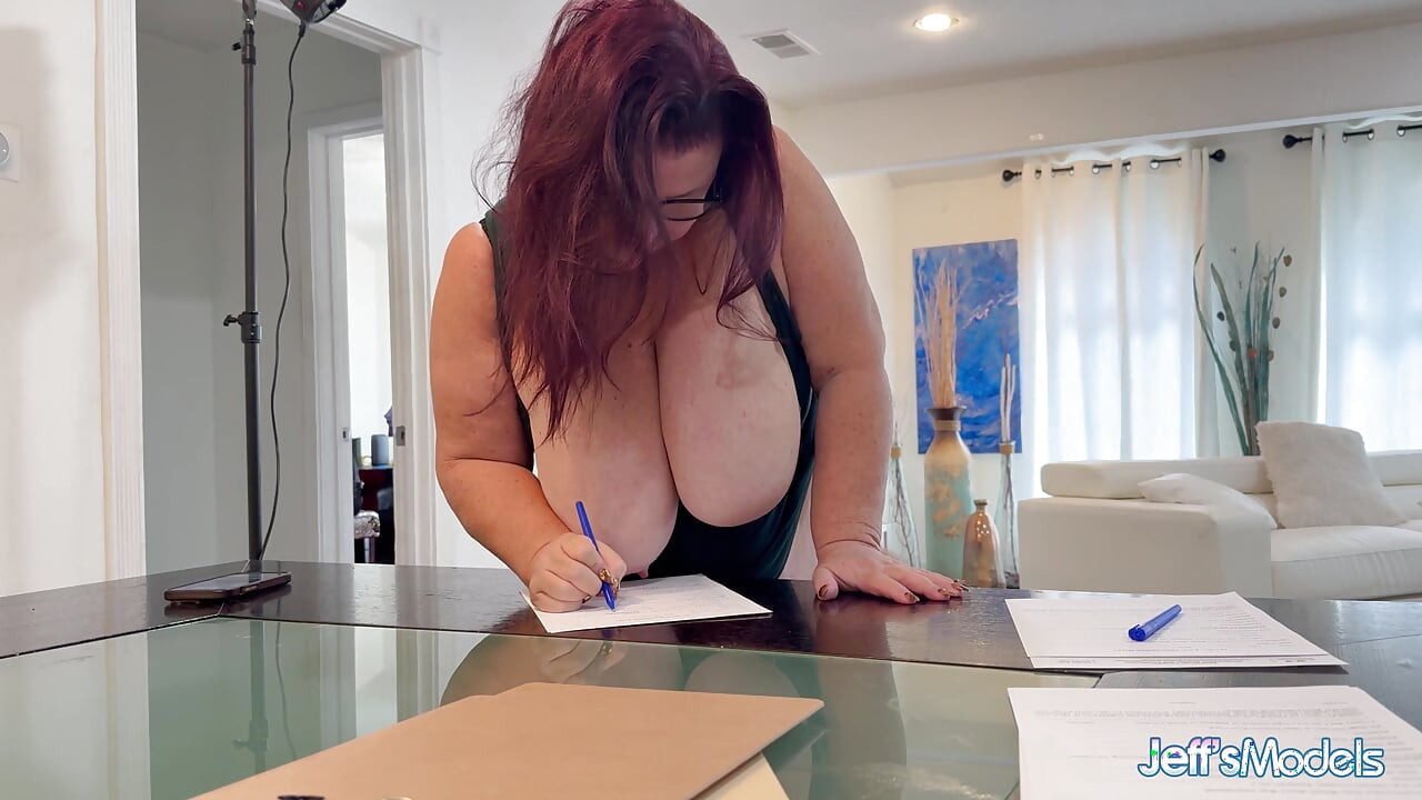 BTS 티저 - 뚱뚱한 보지 따먹기를 원하는 Lady Lynn - 03-13-2026