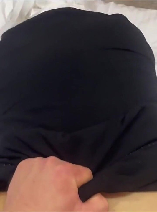 Arab Maid Seduces Hotel Client in Room with Her Tight Pussy