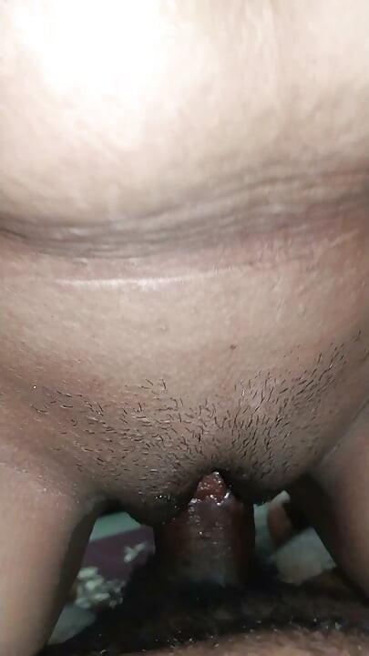 Meri bibi mere dost se chudate huye pakadi gae rat ko