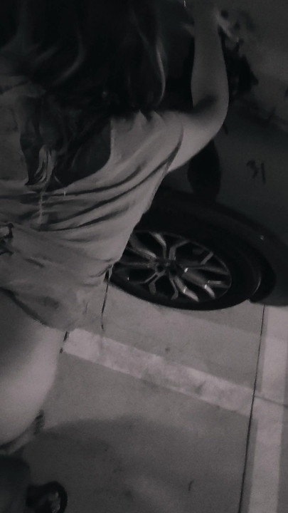 Sex Kotoro hotel garage