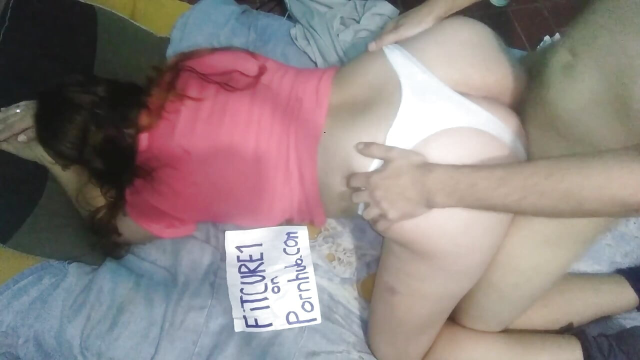 En cuatro tangas blancas