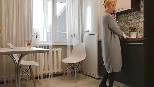 Liebhaber ruft an während ehemann bei der arbeit.