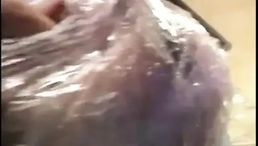 Nettes nettes blondes küken bläst schwanz und bekommt viel weiße sahne im mund
