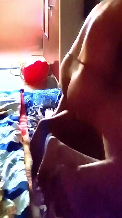 Захоплюючий момент від "трахаю мою дружину стоячи раком, і вона катається на моєму члені"