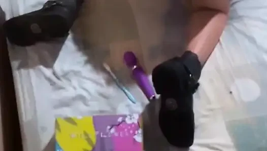Kızıl saçlı kızın ilk kez anal tıkaçla denemesi
