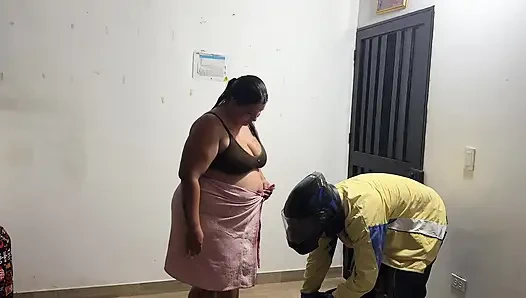 THE PIZZA DELIVERY MAN IS CAUGHT IN THE FORM OF PAYMENT ! WHAT NAUGHTY