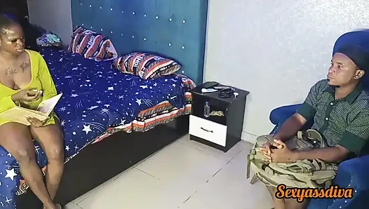 Geile sexy lehrerin fickte seinen jungen schüler mit großem schwanz