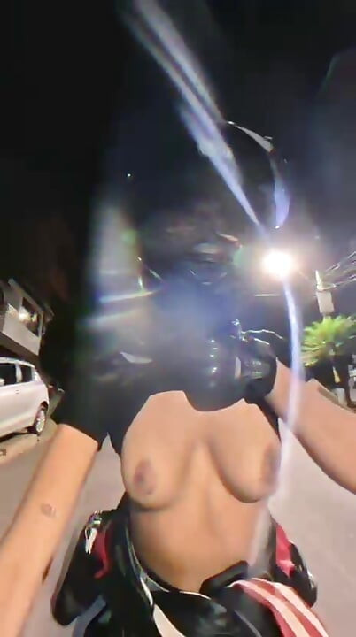Babaeng Biker