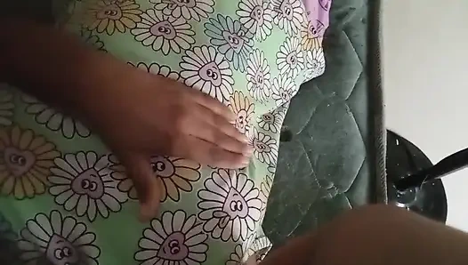 Remido si gadis hot dengan toket besar dan memek aduhai lagi asik dipuasin sama kontol raksasa