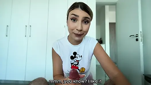 Üvey annem bana bu videoları silmem için her şeyi yapacak