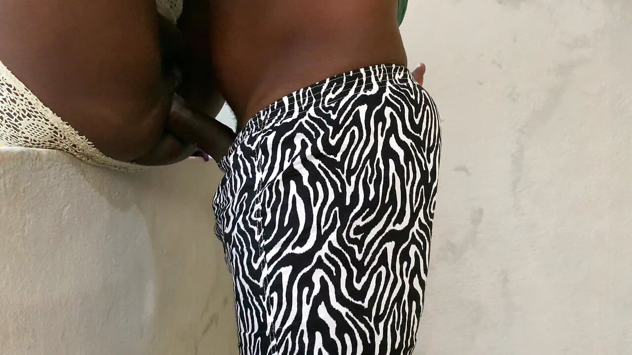 발코니에서 그녀를 따먹는 남편, 아주 맛있었어