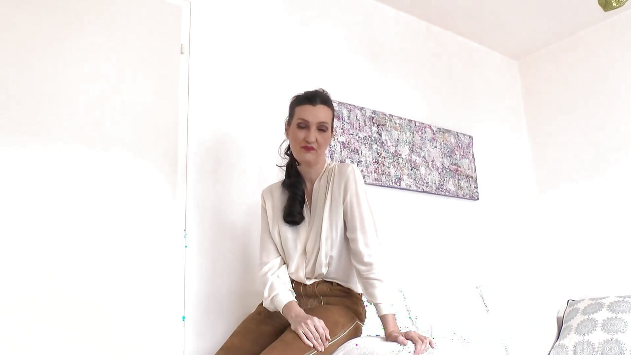 바이에른 레더호센: 내 후장 스니퍼와 정액이 되라, 레이디 빅토리아 발렌테